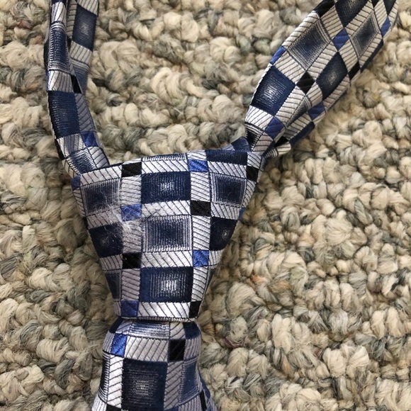Tie - Picture 4 of 4